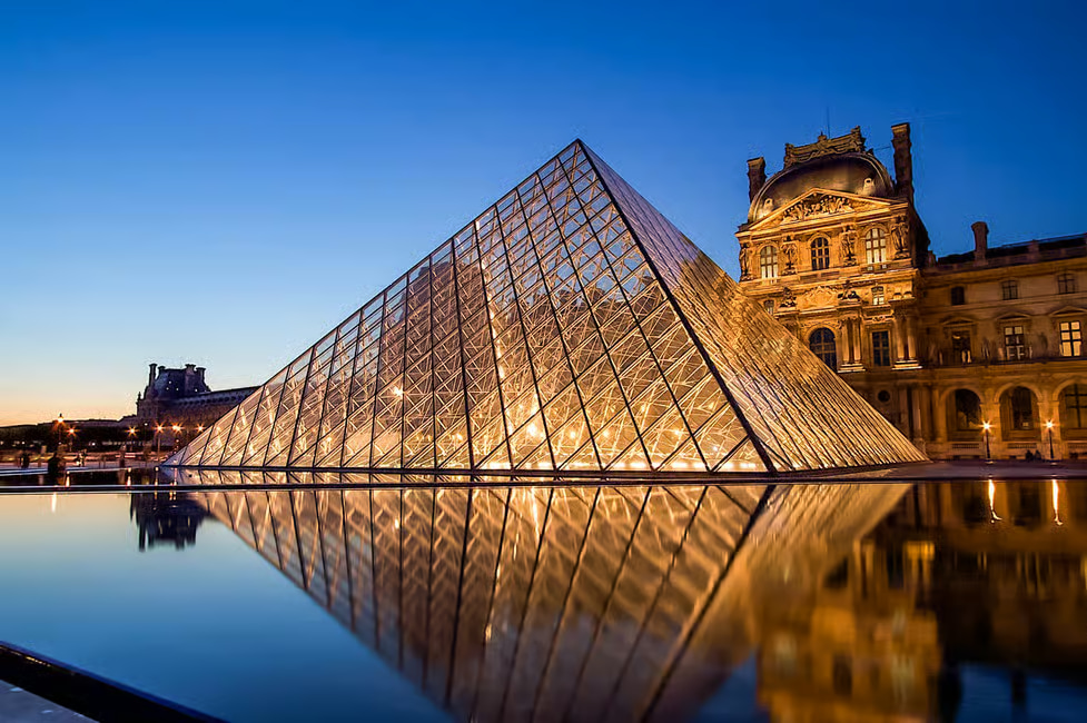Langs het louvre in de roadtrip 2025