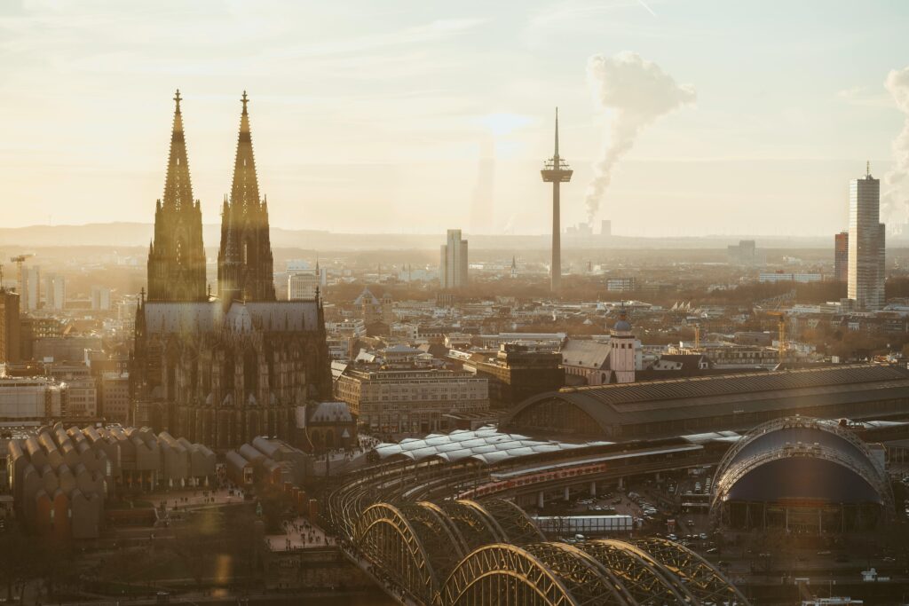 Keulen skyline met Dom en Hohenzollernbrug